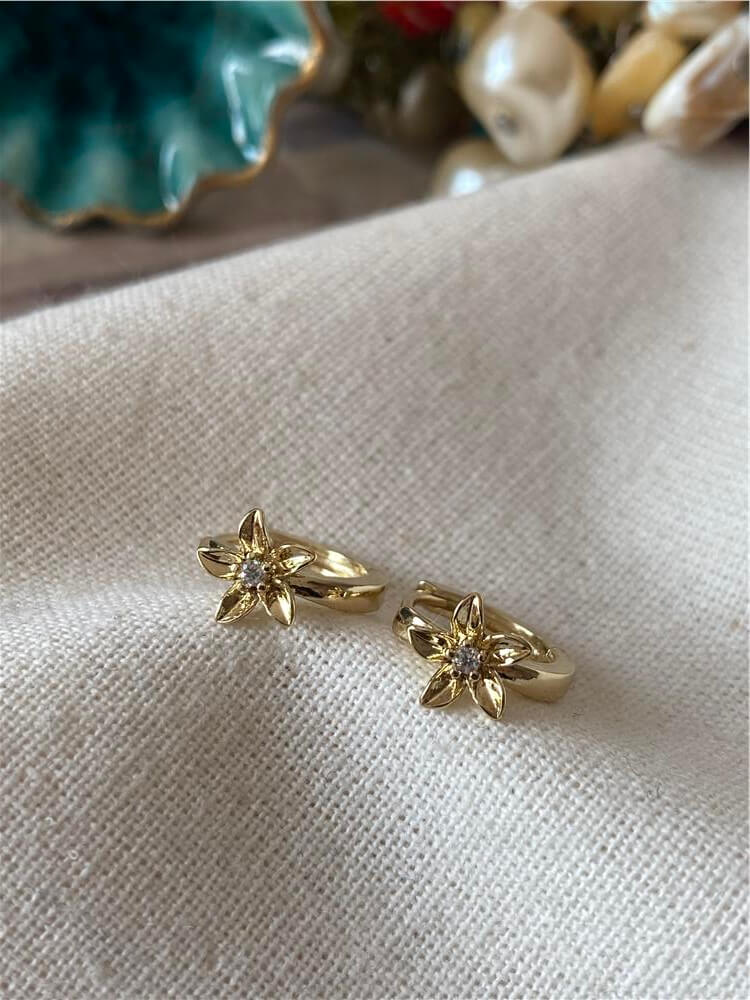 VIP 14K Taşlı Mini Çiçek Küpe