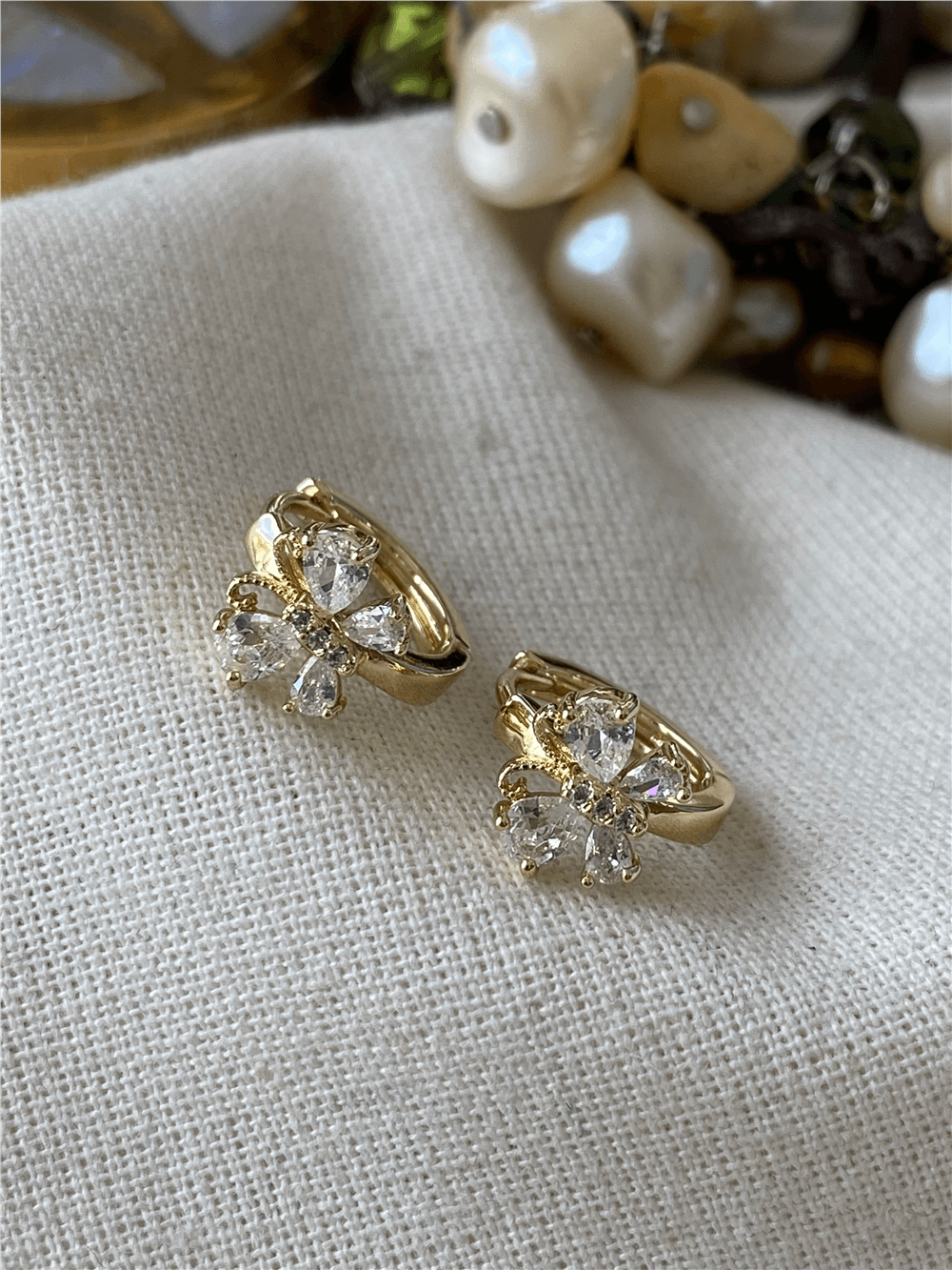 VIP 14K Taşlı Mini Kelebek Küpe