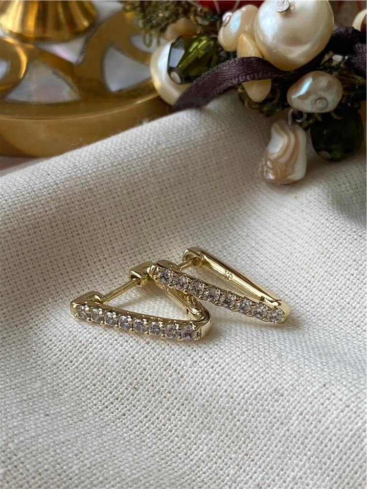 VIP 14K Taşlı Mini Üçgen Küpe