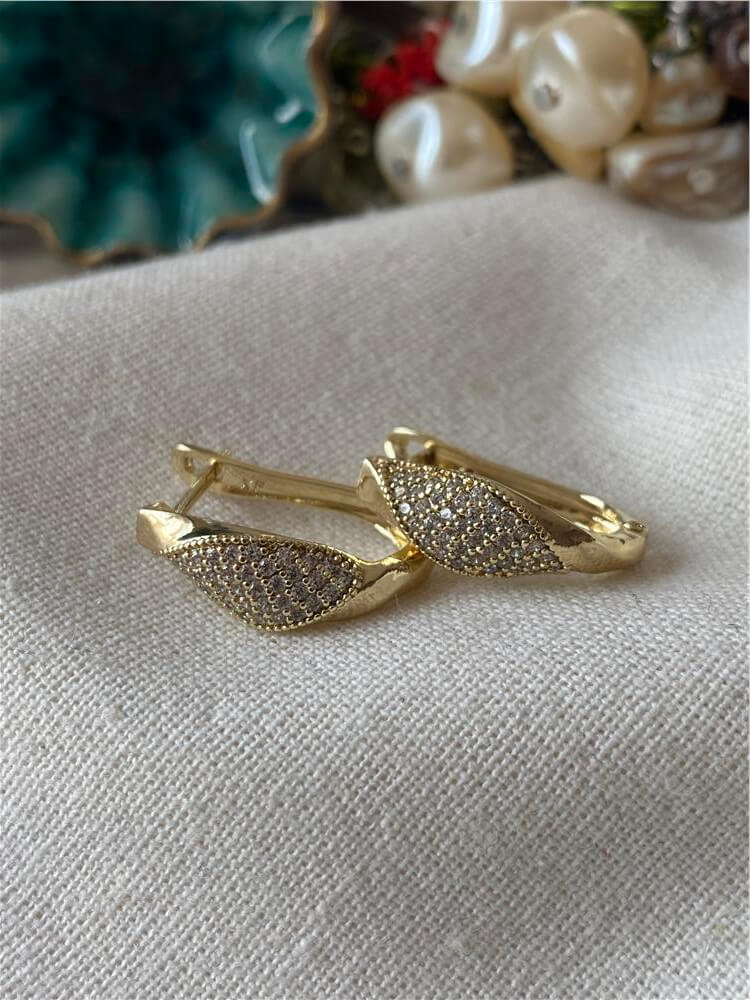 VIP 14K Taşlı Oval Burma Küpe