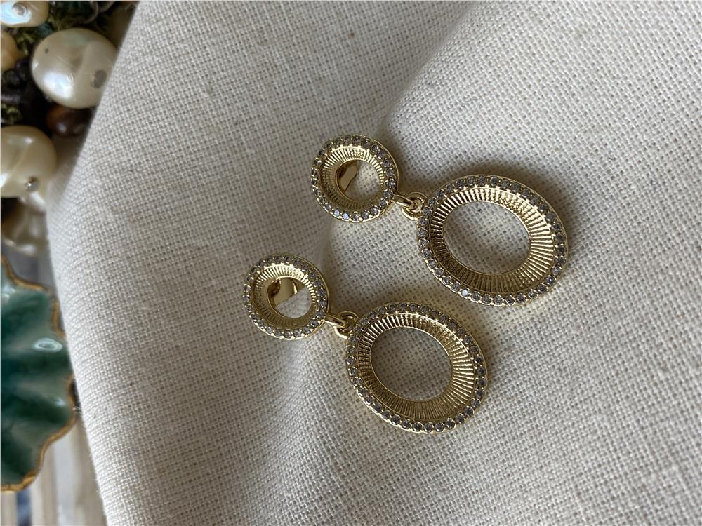 VIP 14K Taşlı Oval Sallantılı Küpe