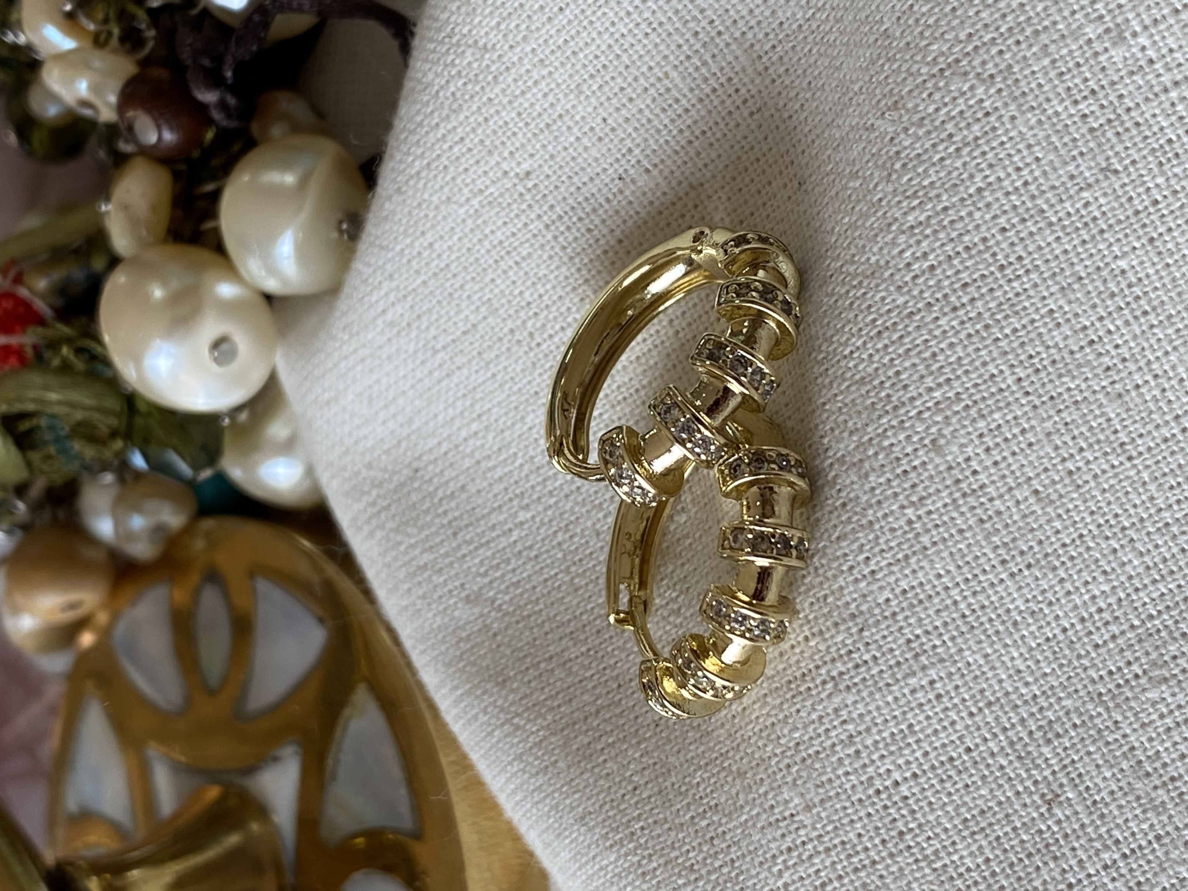 VIP 14K Taşlı Silindir Detaylı Mini Halka Küpe