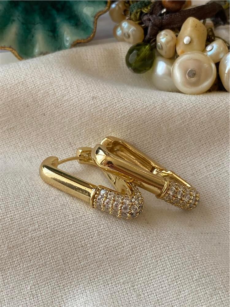 VIP 14K Taşlı Üçgen Model Küpe