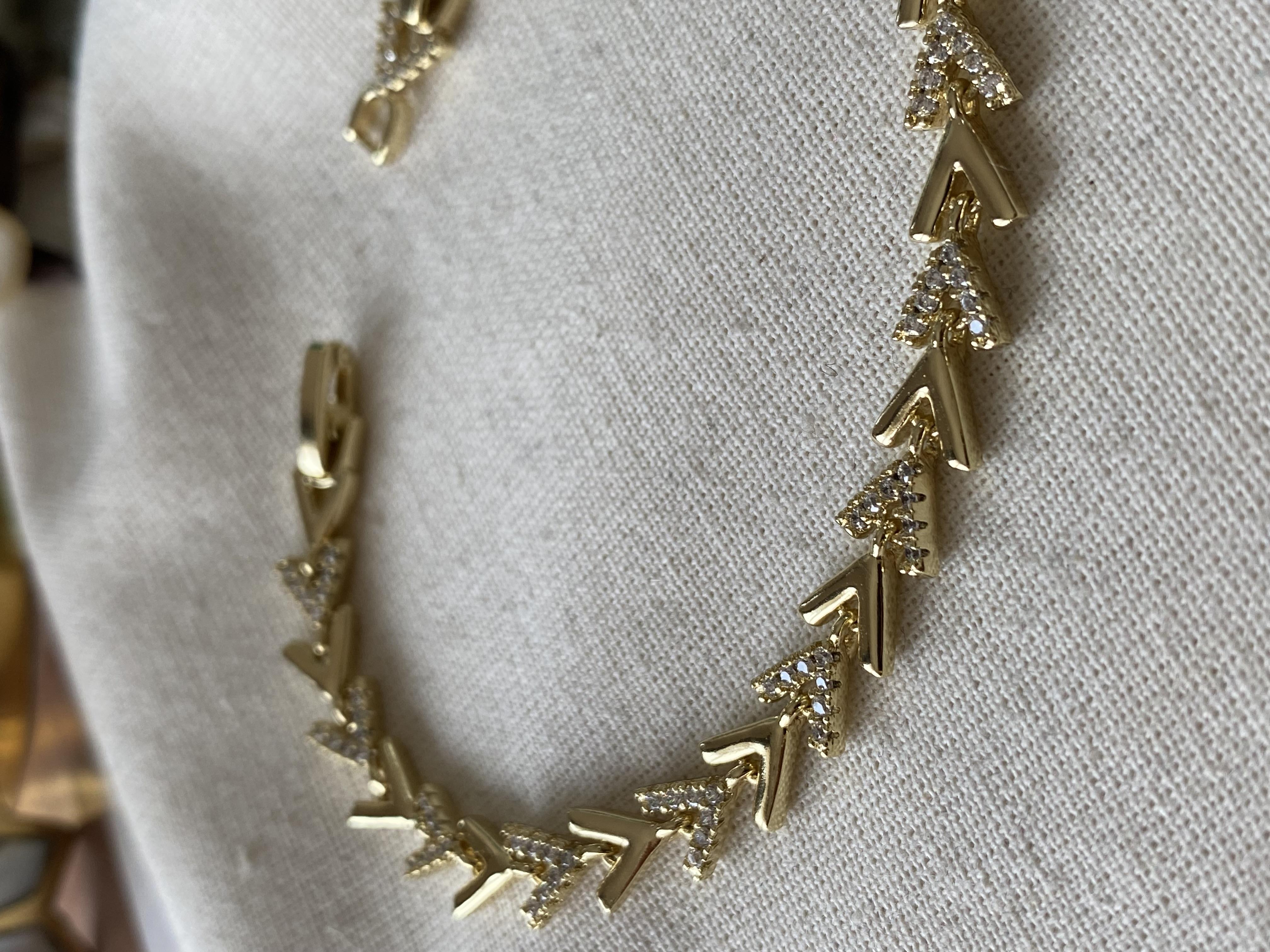 VIP 14K Taşlı V Model Bileklik