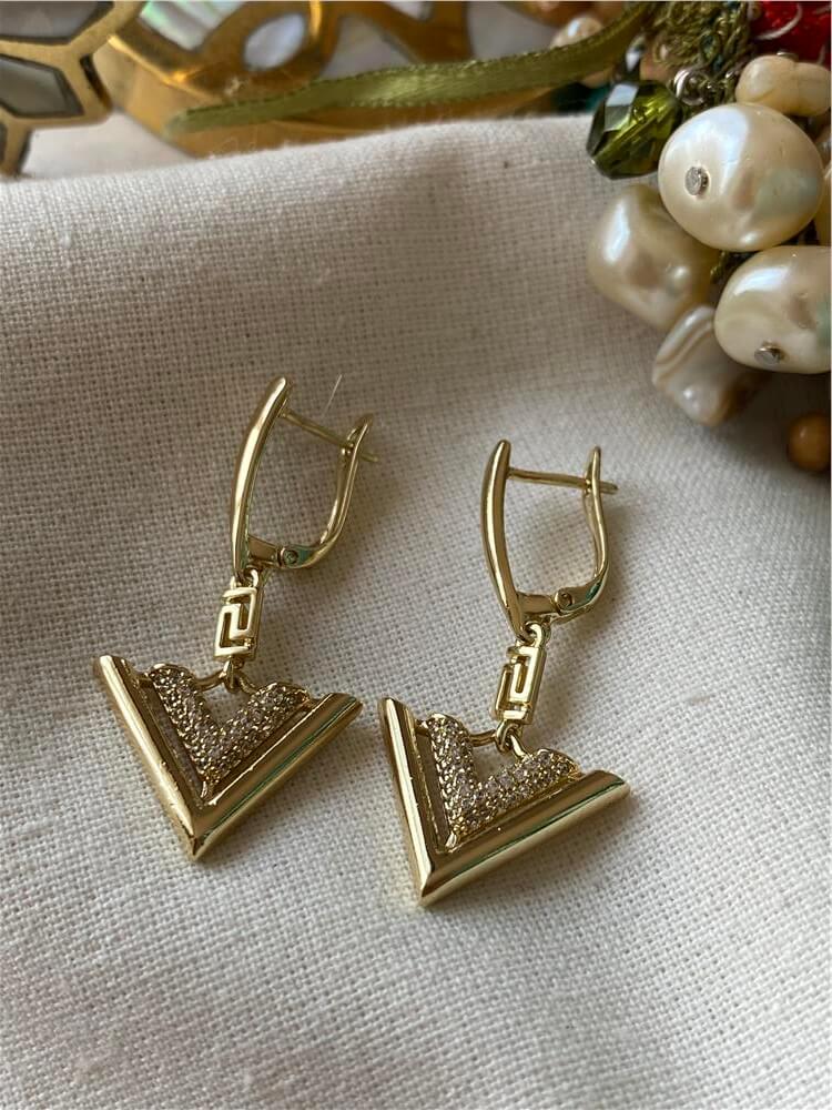 VIP 14K Taşlı V Model Küpe
