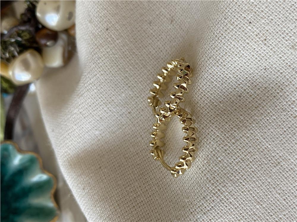 VIP 14K Üçgen Tasarım Küpe