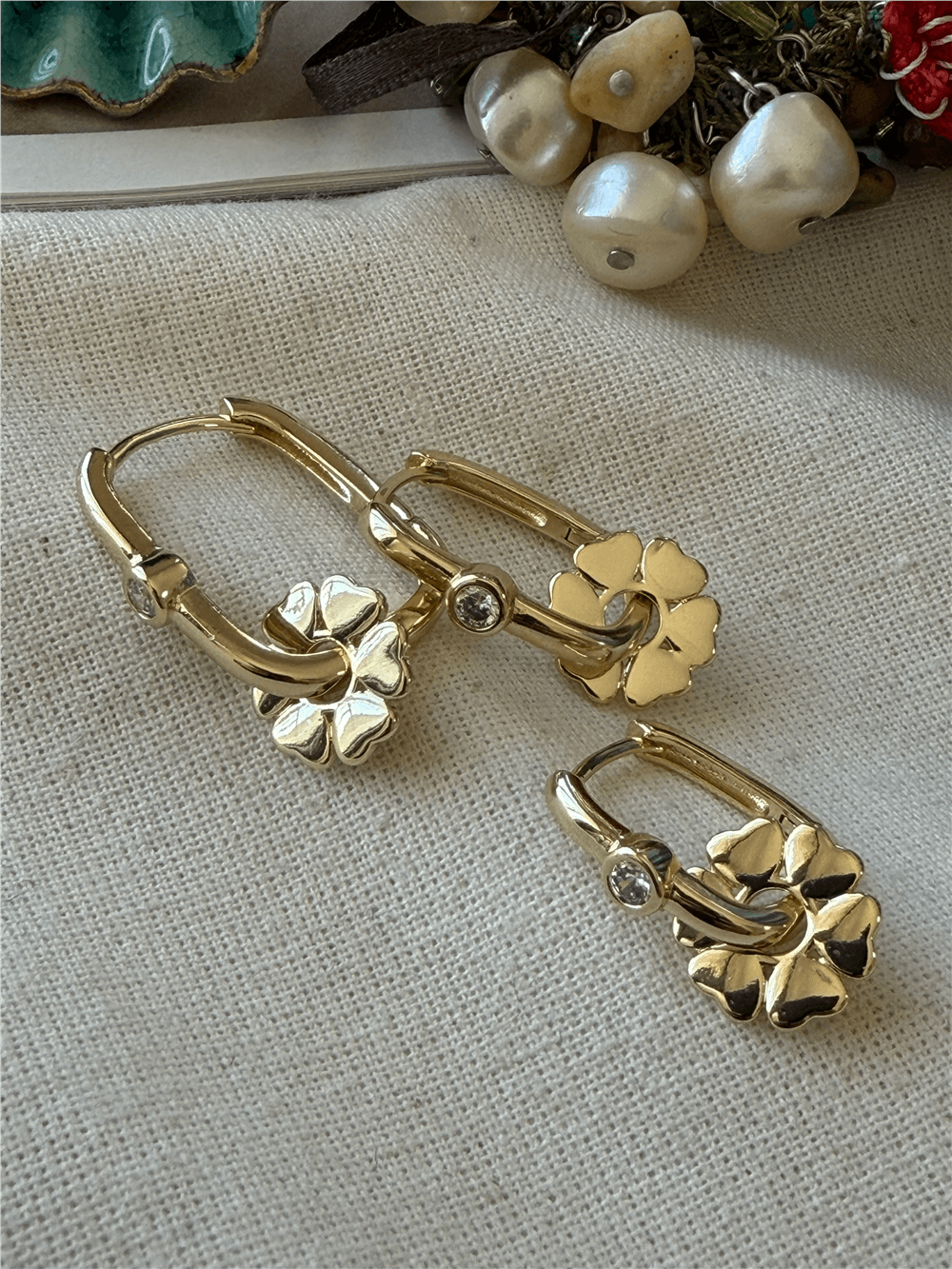 VIP 14K Üçlü Yonca Charmlı Taşlı Oval Küpe Seti