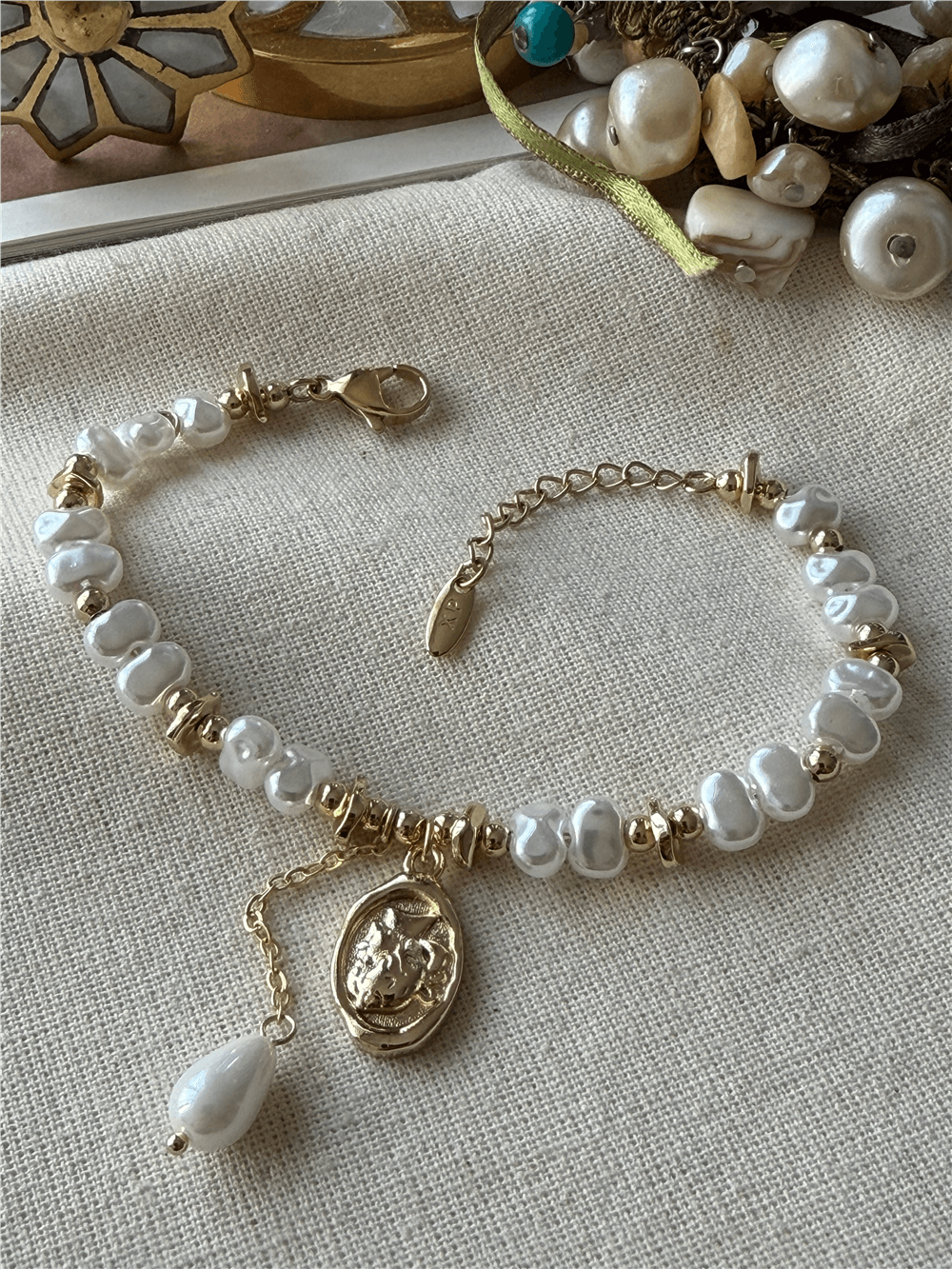 VIP 14K Vintage Plaka Detaylı İnci Bileklik