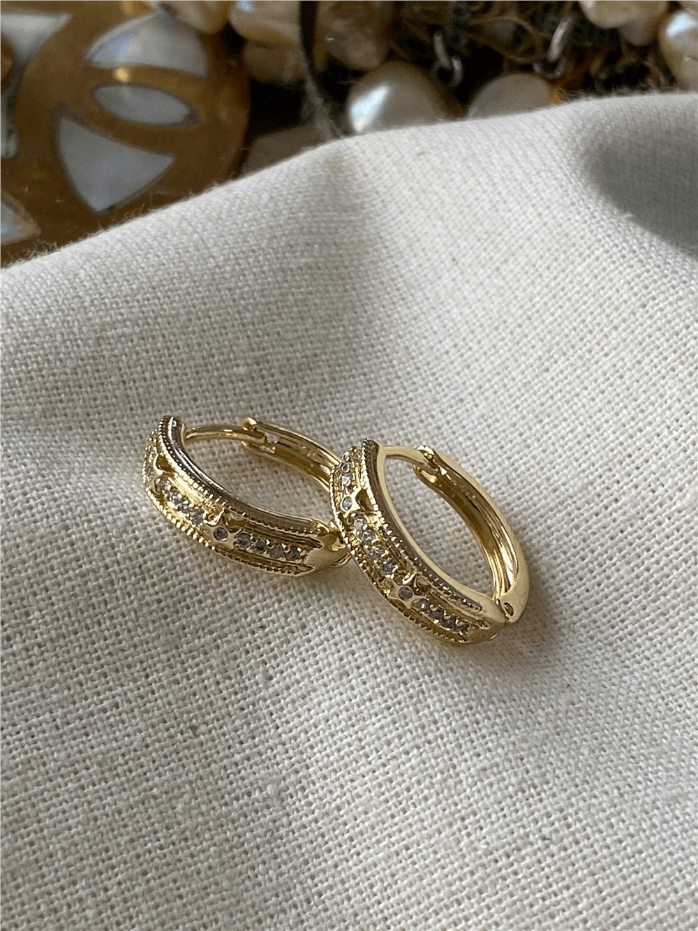 VIP 14K Yıldız Detaylı Mini Halka Küpe
