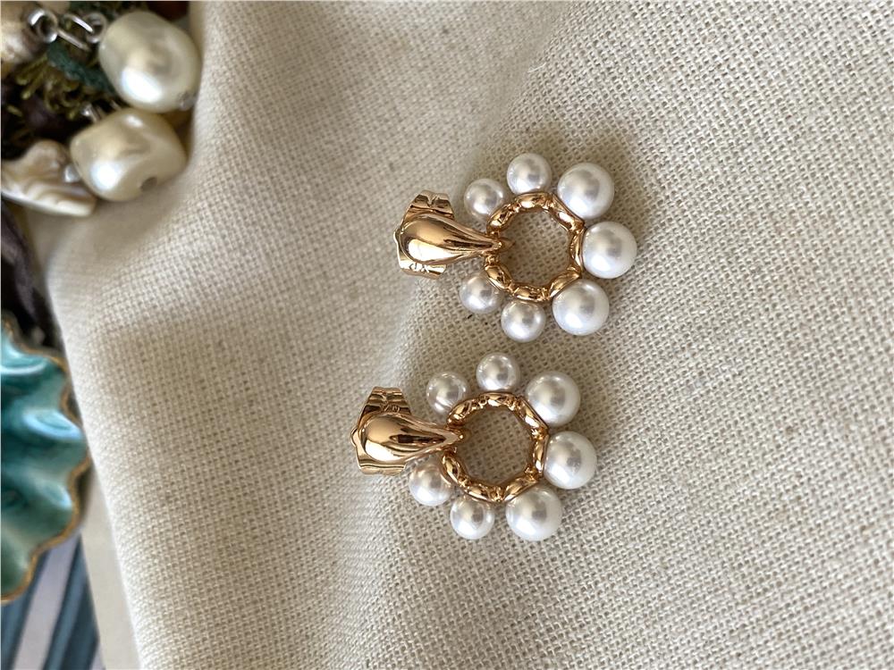 VIP Pearl Circle Küpe
