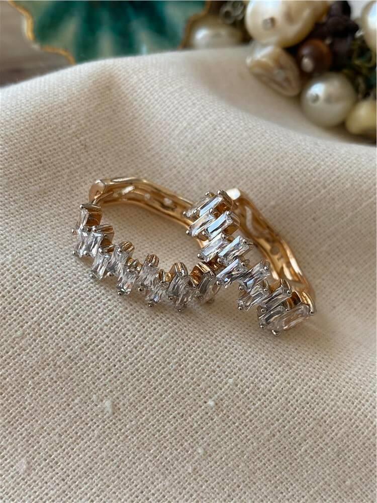 VIP Silver Asimetrik Dizim Halka Küpe