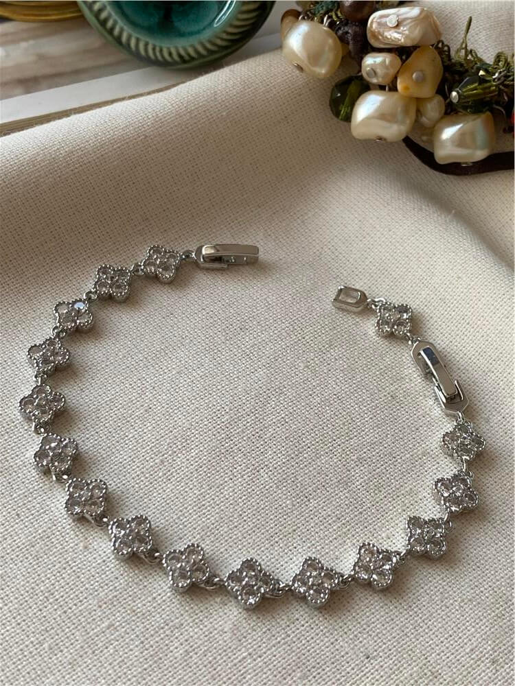 Özel Seri Silver Cleef Model Bileklik