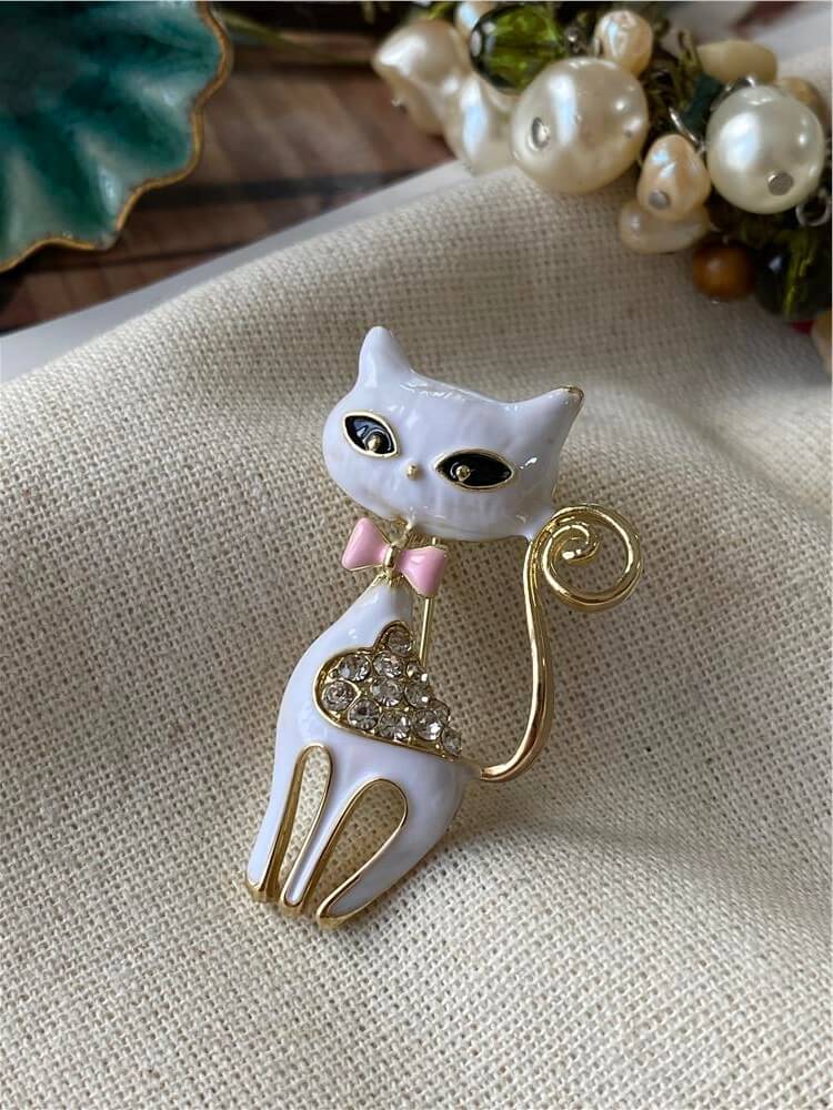 White Cat Broş