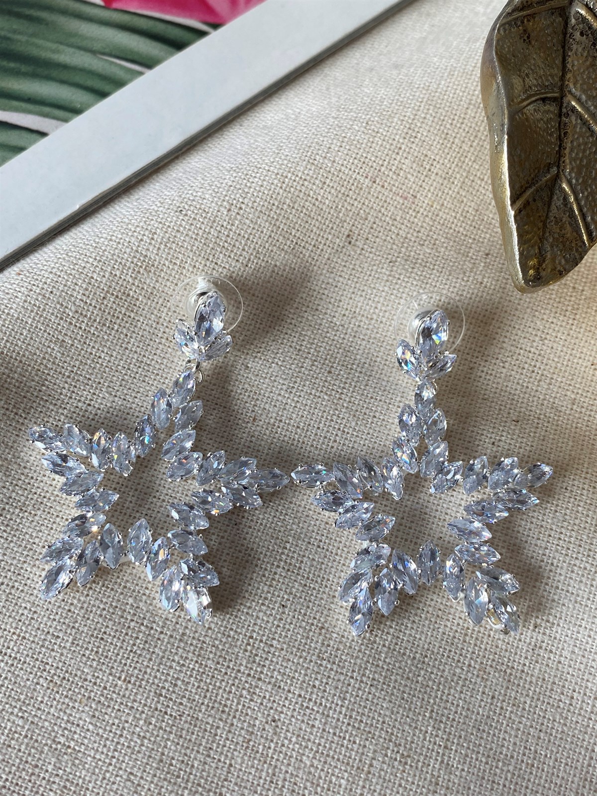 Yıldız Taşlı Küpe