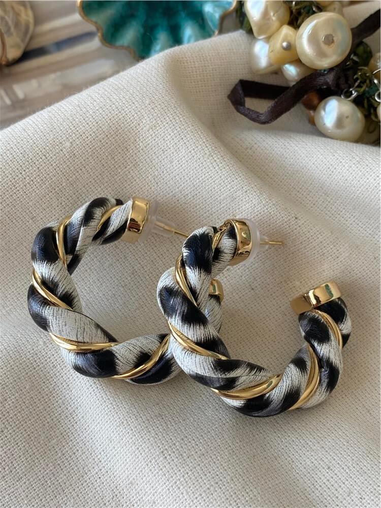 Zebra Desenli Burgu Halka Küpe