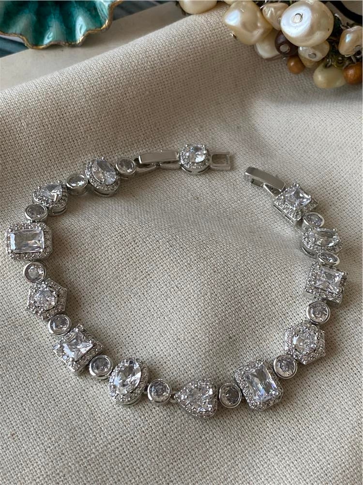 Zirconium Gümüş Figürler Bileklik