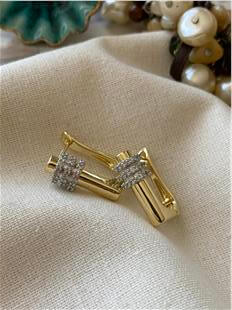 14K Taşlı U Model Küpe