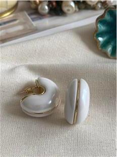 Beyaz Bombe C Model Küpe