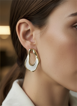 Beyaz Mineli Vintage Şekil Küpe