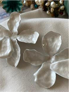 Beyaz Nilüfer Küpe