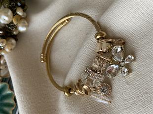 Beyaz Taşlı Kelebek Charmlı Bileklik