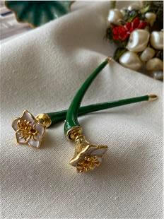 Bttga Yeşil Çiçek Küpe