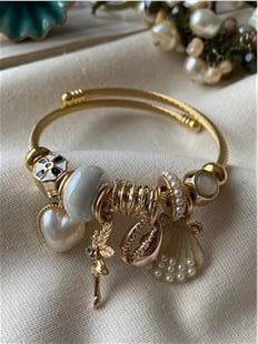 Çelik Gold Kordonlu Beyaz Taşlı Peri Charmlı Bileklik