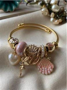 Çelik Gold Kordonlu Pembe Taşlı Peri Charmlı Bileklik