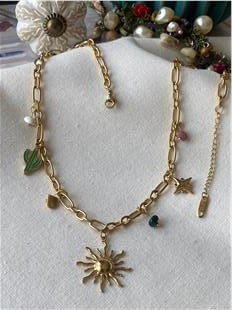 Çelik Güneş Charmlı Oval Zincir Kolye