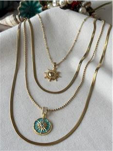 Çelik Güneş ve Mavi Plakalı Yıldız Charmlı Çoklu Kolye