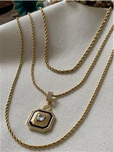 Çelik Kare Şikel Çoklu Burgu Kolye