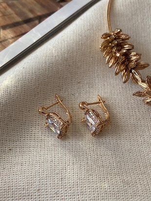 Çelik Kare Taşlı Küpe