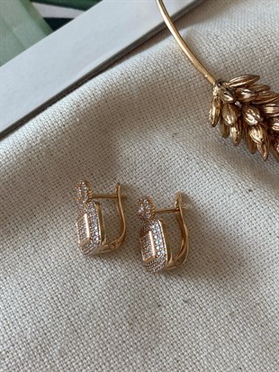 Çelik Kare Taşlı Küpe