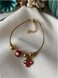 Çelik Kırmızı LV Charmlı Bileklik