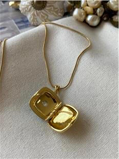 Çelik Mavi Mineli Yıldız Desenli Kolye