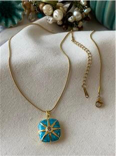 Çelik Mavi Mineli Yıldız Desenli Kolye