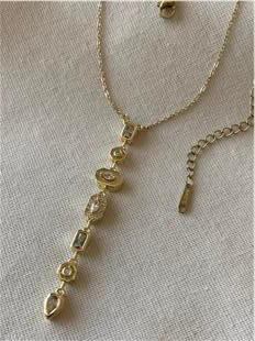 Çelik Renksiz Taşlı Dekolte Kolye