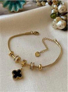 Çelik Siyah Beyaz Cleef Charmlı Silindir Bileklik