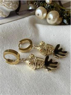 Çelik Siyah Kuyruklu Balık Küpe