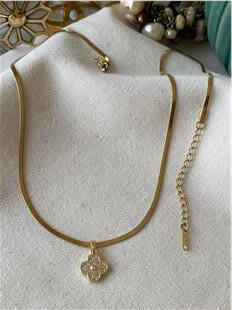 Çelik Taşlı Cleef Charmlı Kolye