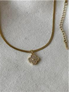 Çelik Taşlı Cleef Charmlı Kolye