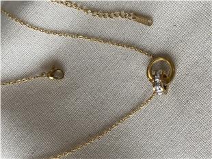 Çelik Tektaş Detaylı Geçmeli Halkalar Kolye