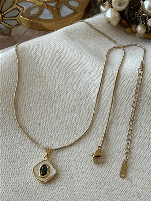 Çelik Yeşil Taşlı Karo Kolye