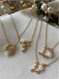 Çelik Zincirli Romantik Harf Kolye