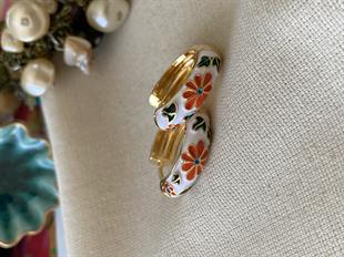 Çiçek Desenli Mineli Halka Küpe