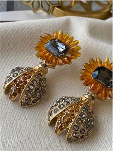 Çiçek Detaylı Uğur Böceği Küpe