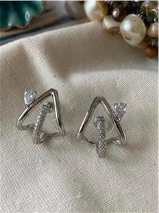 Damla Taş Detaylı Kaburga Küpe