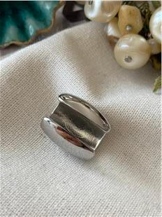 Geniş Bombe Plaka Kıkırdak Küpe