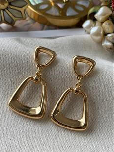 Gold Asimetrik Oval Küpe