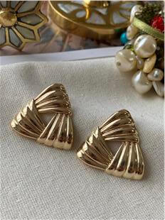 Gold Desenli Üçgen Küpe